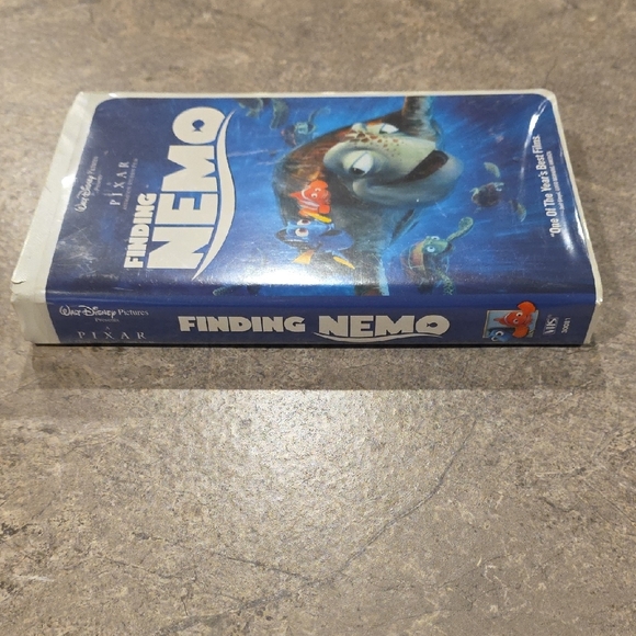 (J64) Finding Nemo VHS Tape - Blue and White - Picture 2 of 6